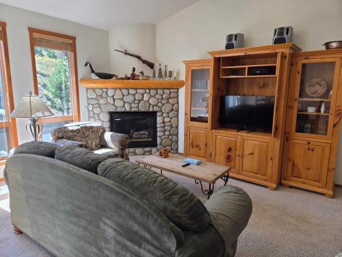 Mammoth Lakes Casa | Snowcreek Resort Vacation Rentals 776 Fairway Circle