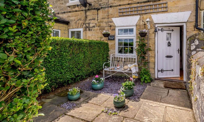 Wetherby Cabaña | Snowdrop Cottage, CLIFFORD, WEST YORKSHIRE