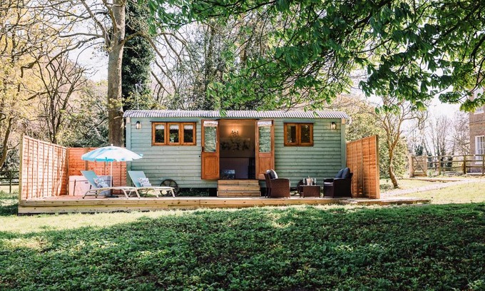 Alkborough Otro | Snowdrop Lodge, Walcot Hall Estate