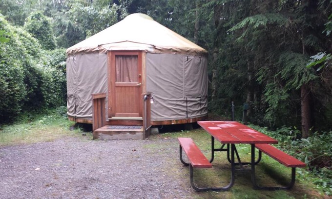 Emigrant Gap Complejo | Snowflower Camping Resort 16 ft. Yurt 10