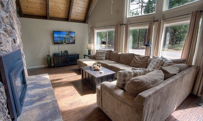 Black Bart Casa | Showshoe Chalet, cabaña remodelada con chimenea, capacidad para 8 (HCH0827)