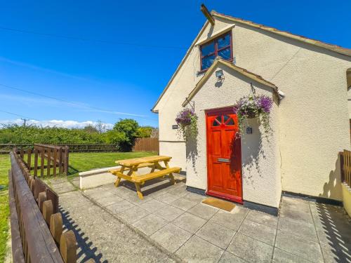 Kewstoke Casa | Snug, Dog Friendly, Country Cottage