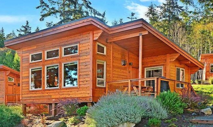 Friday Harbor Cabina | Snug Harbor Resort and Marina - Two Bedroom Water View Cabin, Queen Beds