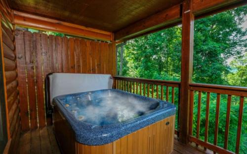Gatlinburg - Pigeon Forge Villa | Snuggly Bear Cabin