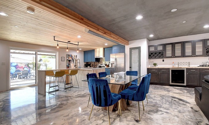 Cox Heights Casa | So Scottsdale Modern Bungalow w/ 6 Bdrms!