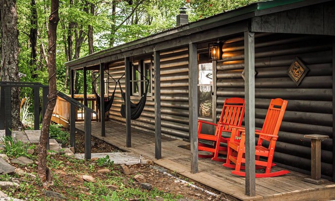 Fancy Gap Cabina | Soak In the Hot Tub @ County Top Cabin - Near I-77 & the Blue Ridge Parkway