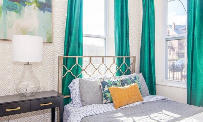 Highland Park Casa | Soaring Oasis | near South End