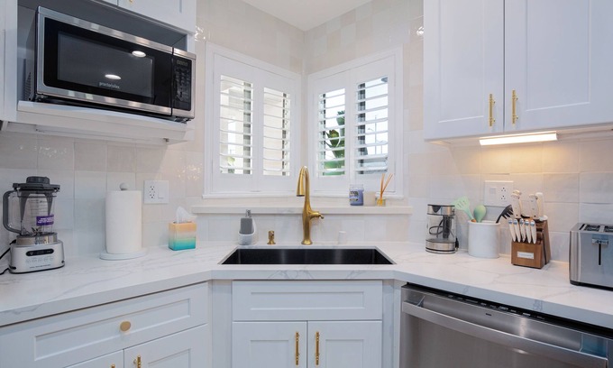 Midway City Casa | SoCal Beach Home near Disneyland