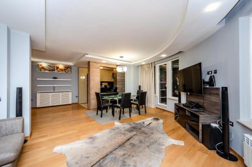Studentski Grad Apartamento | Sofia Luxury 3-Bed Penthouse Apartment Sleeps 6