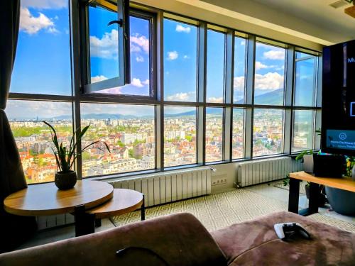 Sofia Apartamento | Sofia View - By Metro, Kids Room, Huge Terrace, 2 Garages, PS5, Playground, BBQ, 24h Security