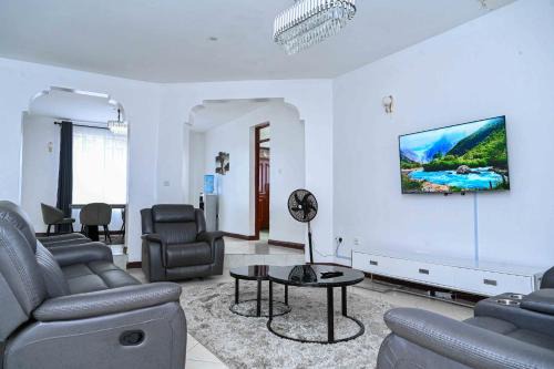 Kisumu Apartamento | Sofitel Executive 4 bedrooms all ensuite own compound