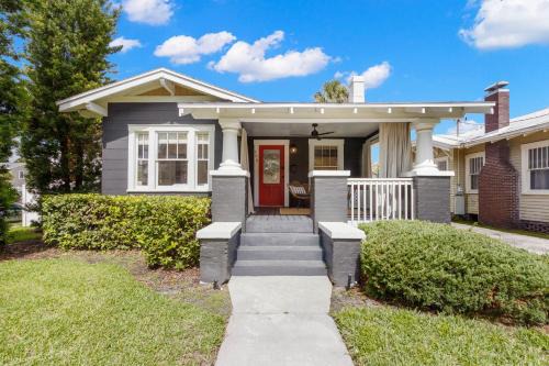 Courier City - Oscawana Casa | SoHo Serenity - Amazing Home with Private Pool & Hot Tub, SoHo District