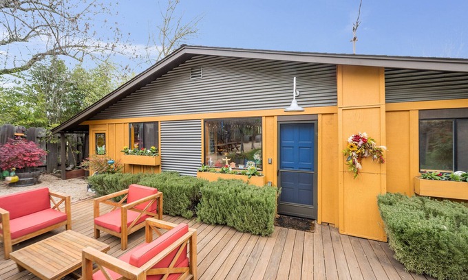 Glen Ellen Casa | 'Sol Y Luna' Charming Wine Country Getaway W/ Hot Tub & Pool