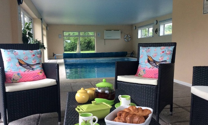 Stowmarket Casa | Uso exclusivo de piscina cubierta climatizada 15 'X 30' Ubicado en su propio edificio