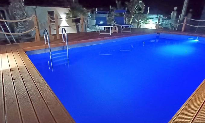 Balestrate Villa | Villa Solemare con vistas al mar, rodeadas de palmeras, la playa, internet