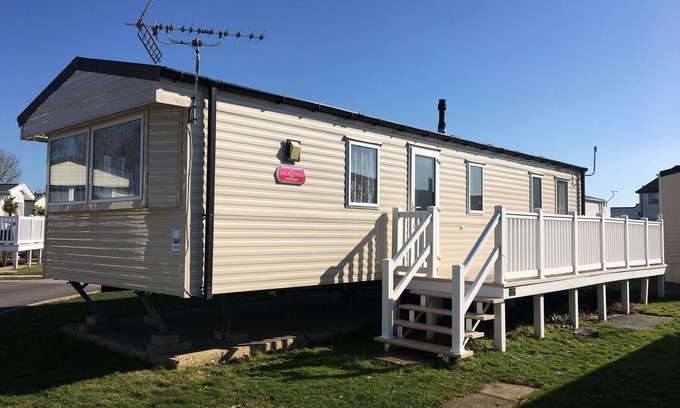 Netley Cabaña | SOLENT BREEZES, CARAVAN 108, pet friendly in Warsash
