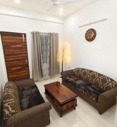Delhi Apartamento | Solitaire - Luxurious & Peaceful 3BHK by the Lake & Golf Course