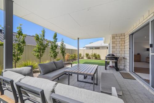 Dunsborough Casa | Solkis - Walk to Town, Next to Golf Course