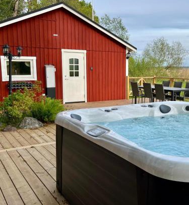 Vreta Kloster Casa | Solvik Lakehouse & Outdoor Spa