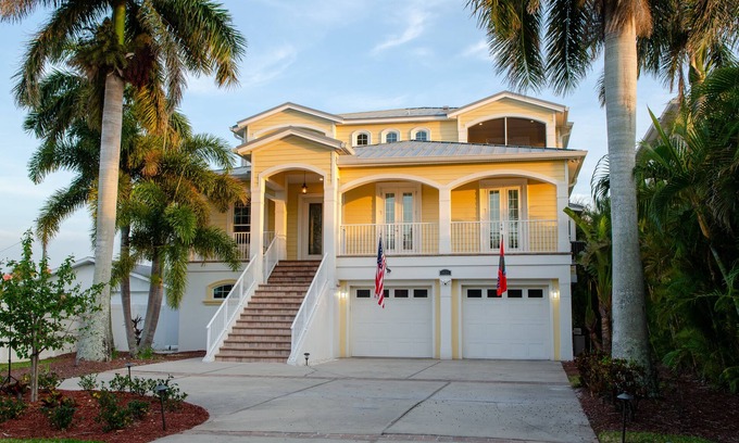 Ruskin Casa | SomeFinn Catchy Luxury Tampa Bay Paradise, winner 2008 Tampa Bay Parade of Homes