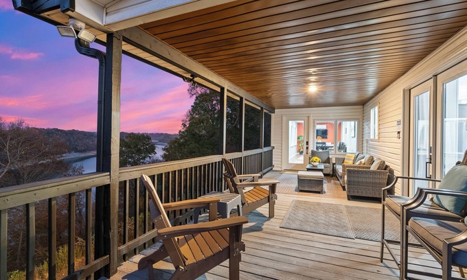 Somerset Casa | Somerset Lakeview Living
