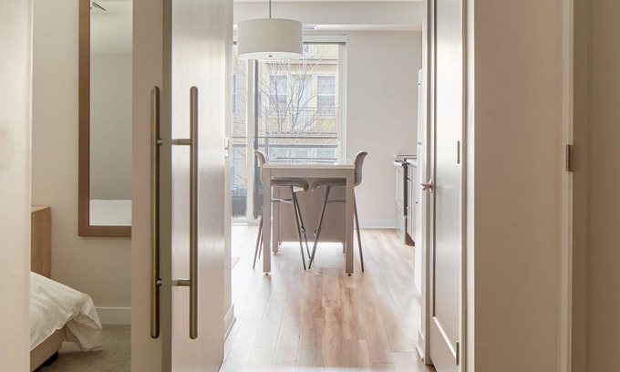 Uptown Apartamento | Sonder at REVEL | One-Bedroom Apartment w/ Balcony