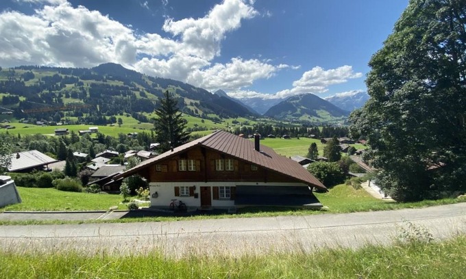 Schoenried Apartamento | Sonnige Matte by Interhome