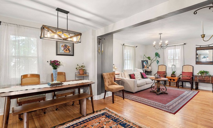 Bryn Mawr Chalet De Esquí | Sophia's Garden Chalet-Quality/4BR/2B/3Car-P/HVAC/WIFI/WalkZ/College/Kid/UP to 8