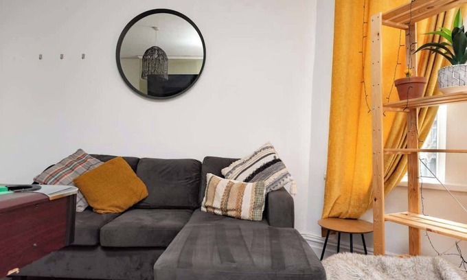 Newport Apartamento | Sophia’s Retreat - 2 Floor 4 Bed Apartment Newport