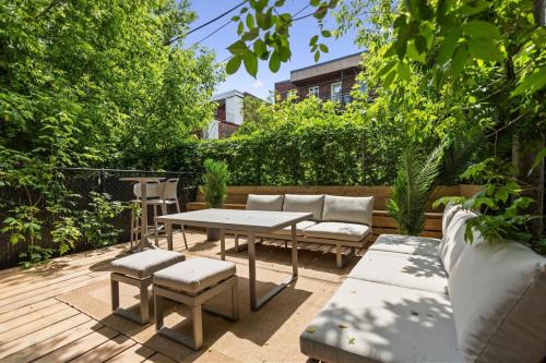 Sainte-Marie Apartamento | Sophisticated 3BR with Outdoor Retreat