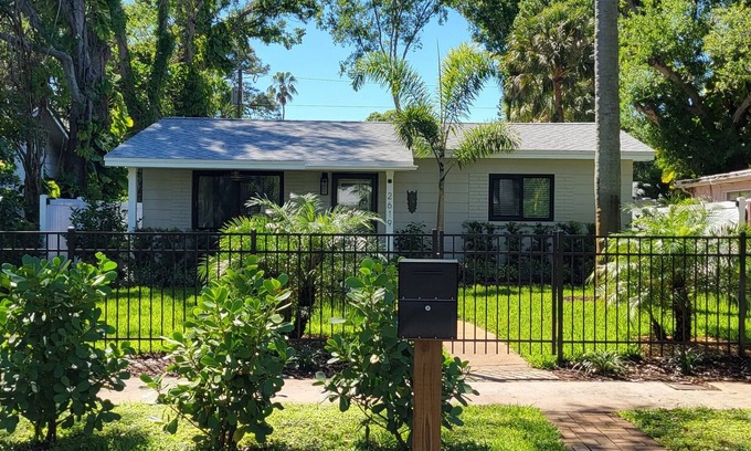 Bayview Casa | Sophisticated charm in St Petersburg, FL
