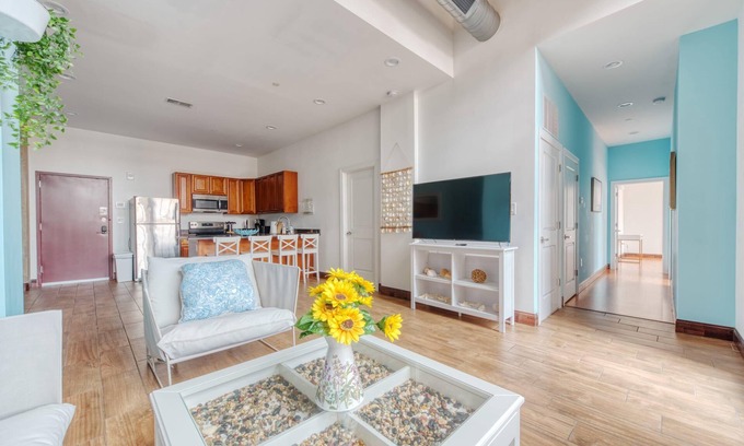 West Poplar Apartamento | Sosuite 2BR Apt w Balcony W D Gym On-site Bar