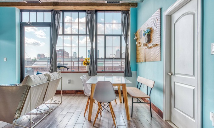 West Poplar Apartamento | Sosuite 2BR Apt w Patio W D Gym On-site Bar