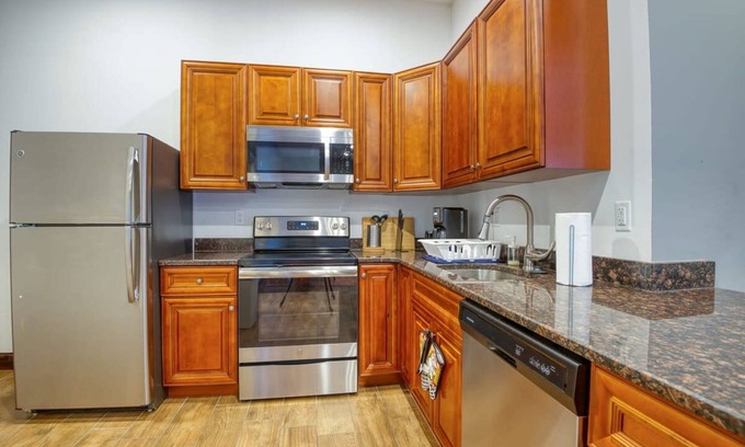 West Poplar Apartamento | Sosuite 2BR Apt w W D Gym On-site Restaurant