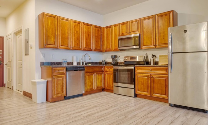 West Poplar Apartamento | Sosuite 2BR Apt w W D Gym On-site Restaurant