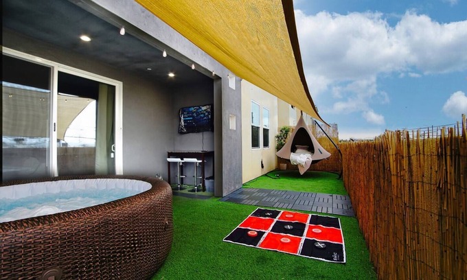 Lawndale Condominio | South Bay Sanctuary