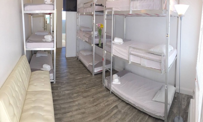 West Avenue Hotel | SOUTH BEACH BUNK SUITE: JACUZZI HOT TUB / BBQ - ¡PASEO A TODO!