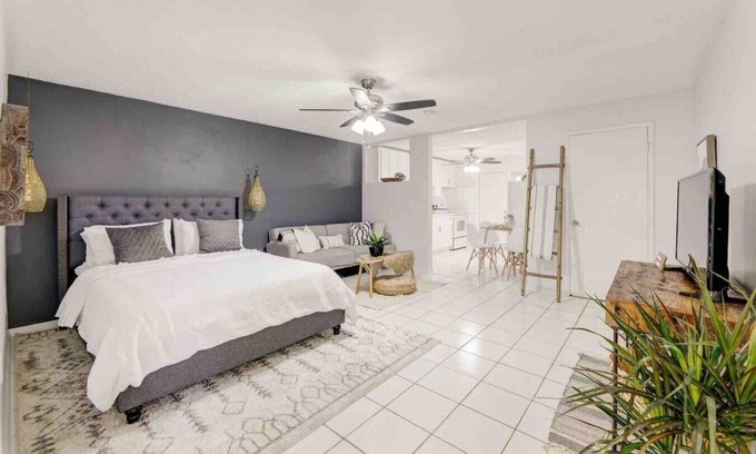 Riverside Park Apartamento | South Florida Oasis: Comfortable and Central #5