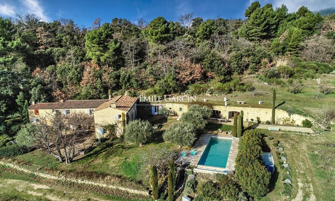 Cabrieres-dʼAigues Otro | South Luberon farmhouse for rent, beautiful views of the countryside and absolute peace and quiet