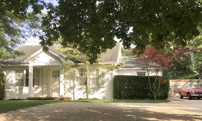 Village of East Hampton Casa | South of the highway lightful charming house, East Hampton Village