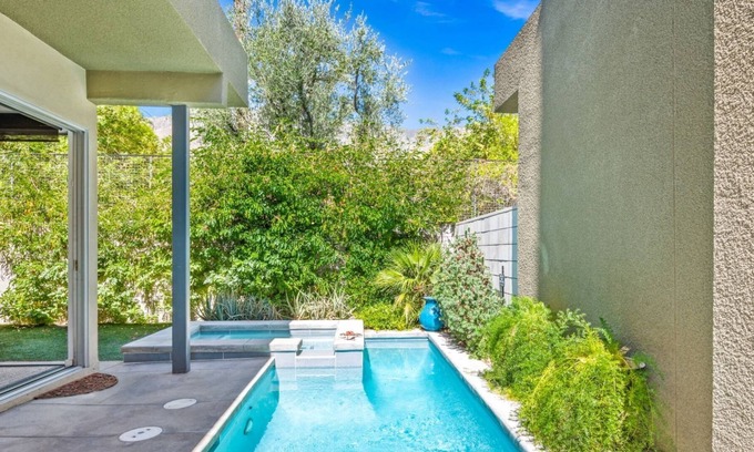 Canyon Corridor Condominio | South Palm Springs Condo with Private Pool & Spa!