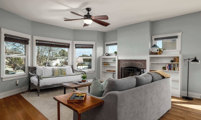 South Park Casa | South Park Charmer / Close to Zoo / Backyard Oasis