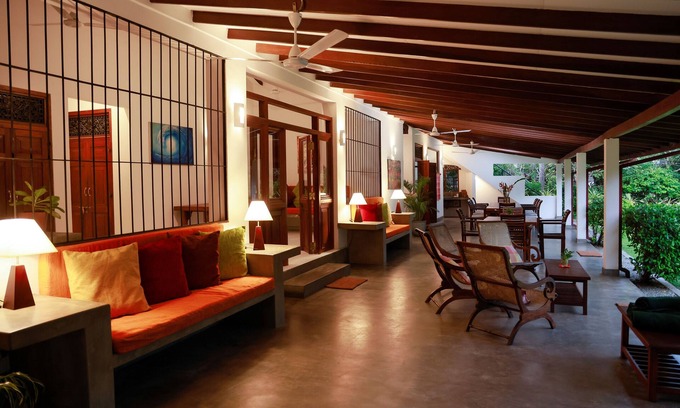 Kathaluwa Villa | South Point Surf House - Whole Villa 5 Bedrooms (Sleeps 14)