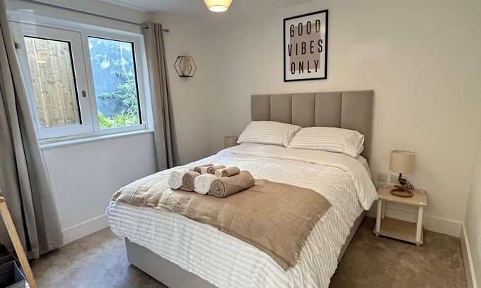 Royal Tunbridge Wells Condominio | Moderno-Condominio-Apartment-Baño privado con bañera