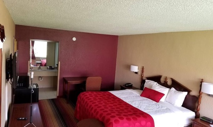 Perry Casa | Southern Hospitality! Comfy Unit, Breakfast
