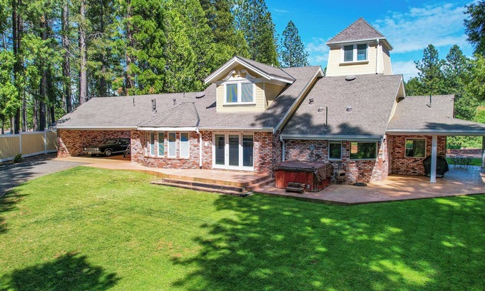 Apple Hill Casa | Southern living Charming 2-bedroom house with WiFi, AC in beautiful Camino