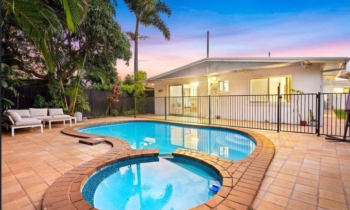 Southport Casa | Southport Retreat 2 bd, Pool