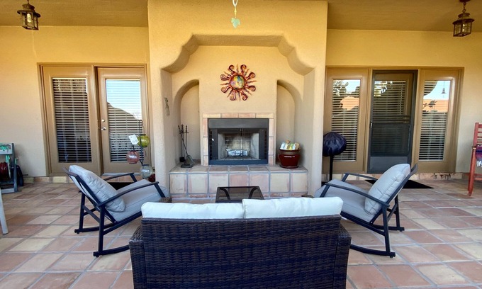 Fountain Hills Condominio | Southwest Treasure 2 BD/2BTH Condo w/ 2 Fireplaces (7 night min stay)