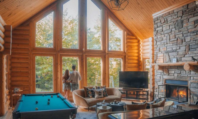 Fiddler Lake Resort Chalet De Esquí | SPA / Sauna / Exterior Pool / Lake / Bee