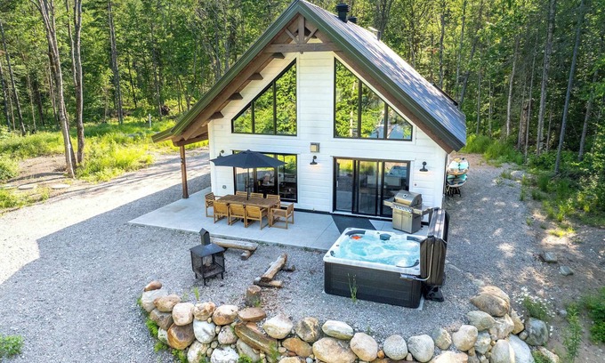 Mauricie Chalet De Esquí | Le Stuga - Spa, Steam room and Lake